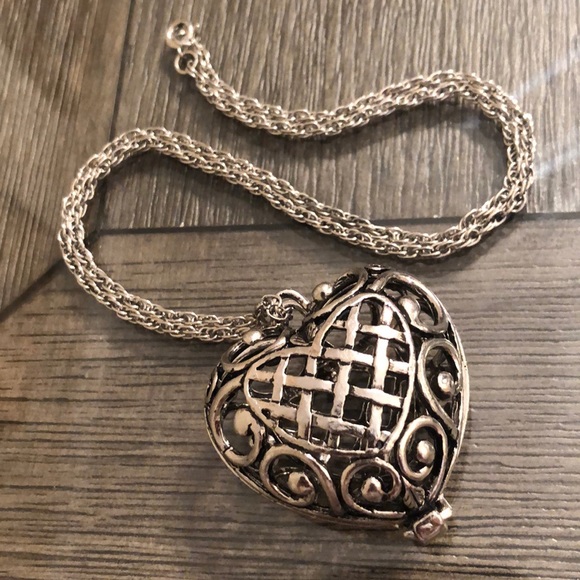 Vintage Jewelry - Vintage Filigree Open Cage Heart Necklace